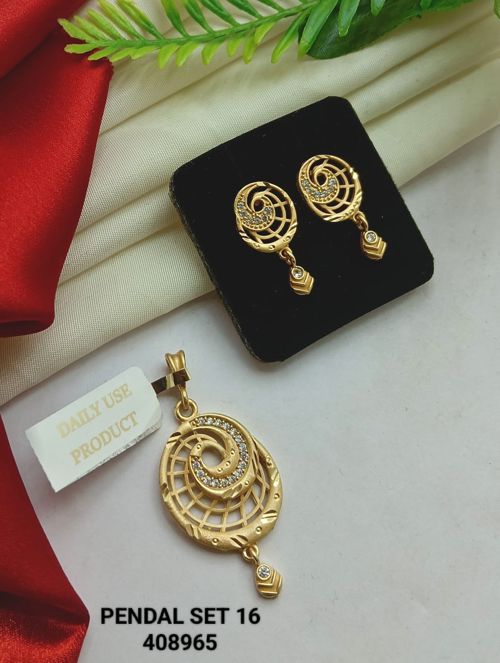 Damru Daily-Wear Gold Pendant