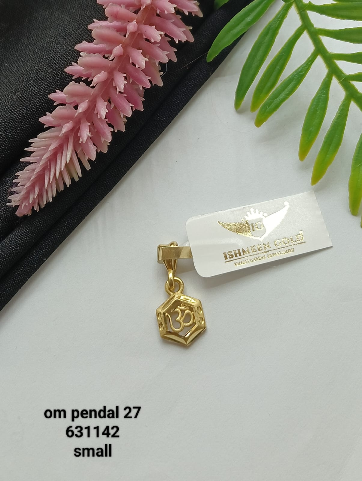 Aanya AD Pendant & Earring Set