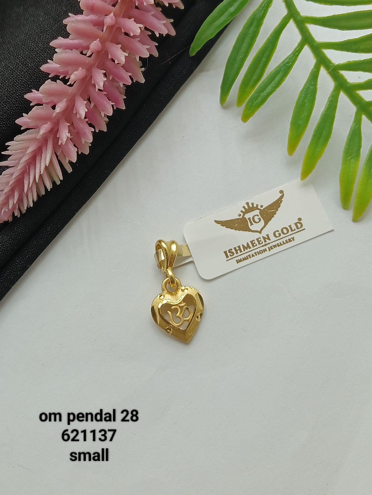 Maira AD Pendant & Earring Set